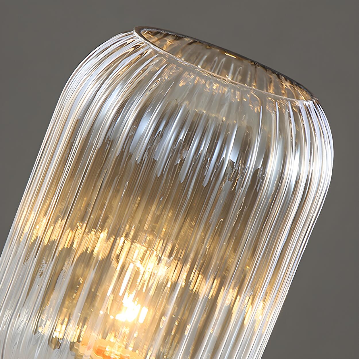 Modern geometrisk bordslampa i glas och mässing – elegant stämningsbelysning