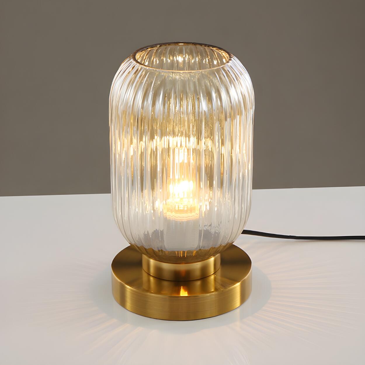 Modern geometrisk bordslampa i glas och mässing – elegant stämningsbelysning