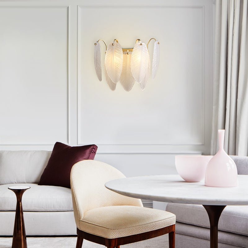 Fjäderinspirerad vägglampa - Elegant accentlampa för hemmet