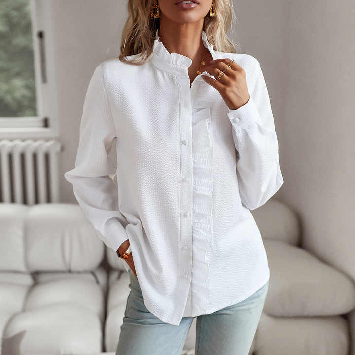 Romantisk blus med volangkant för kvinnor – texturerad topp med knappar framtill och elegant V-ringning