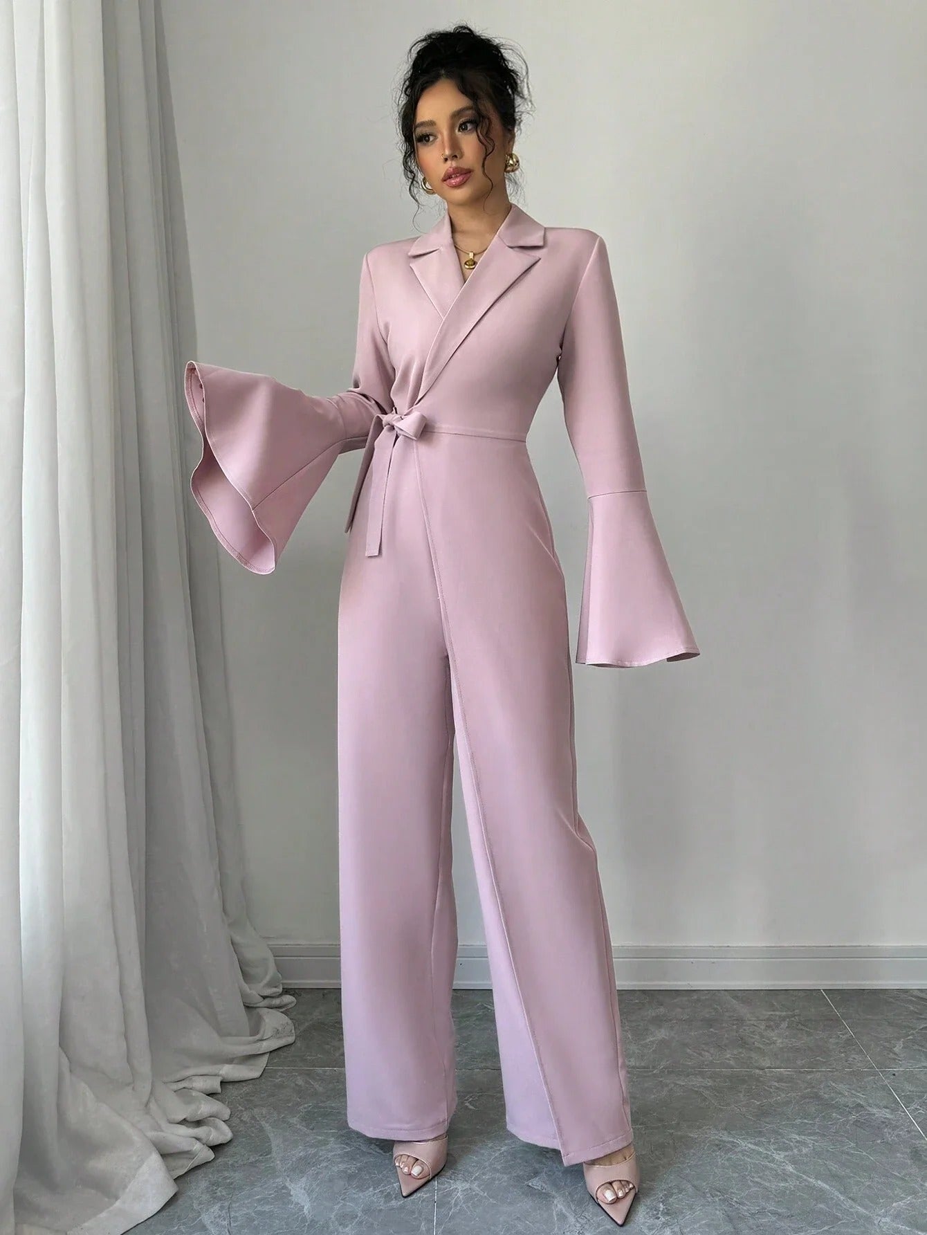 Skräddarsydd omlottjumpsuit för kvinnor – Strukturerad kavajinspirerad vida ben-ensemble