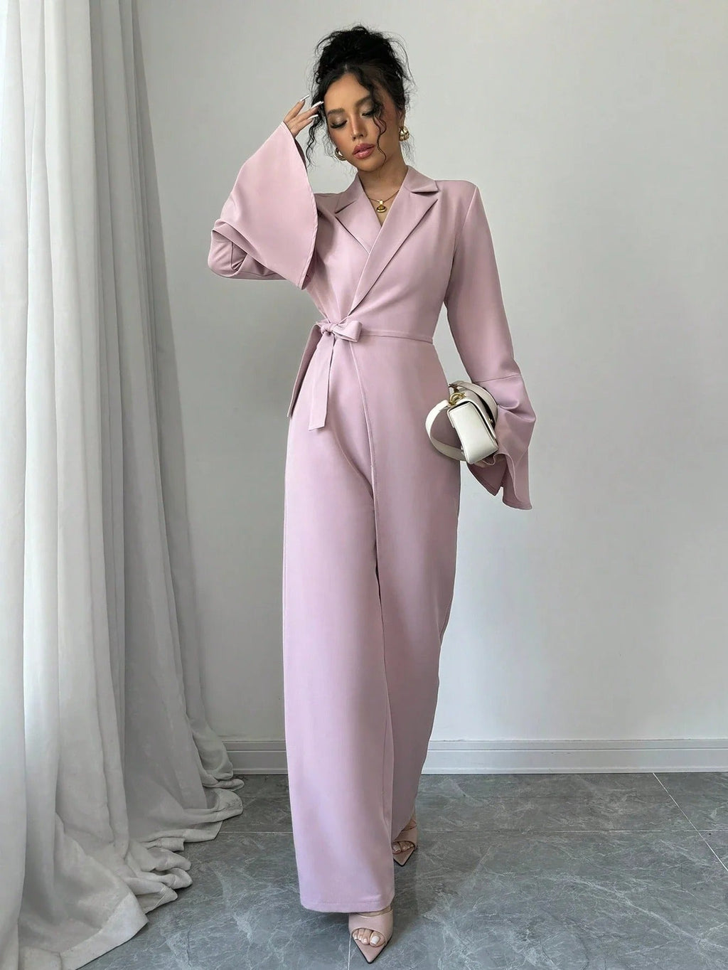 Skräddarsydd omlottjumpsuit för kvinnor – Strukturerad kavajinspirerad vida ben-ensemble