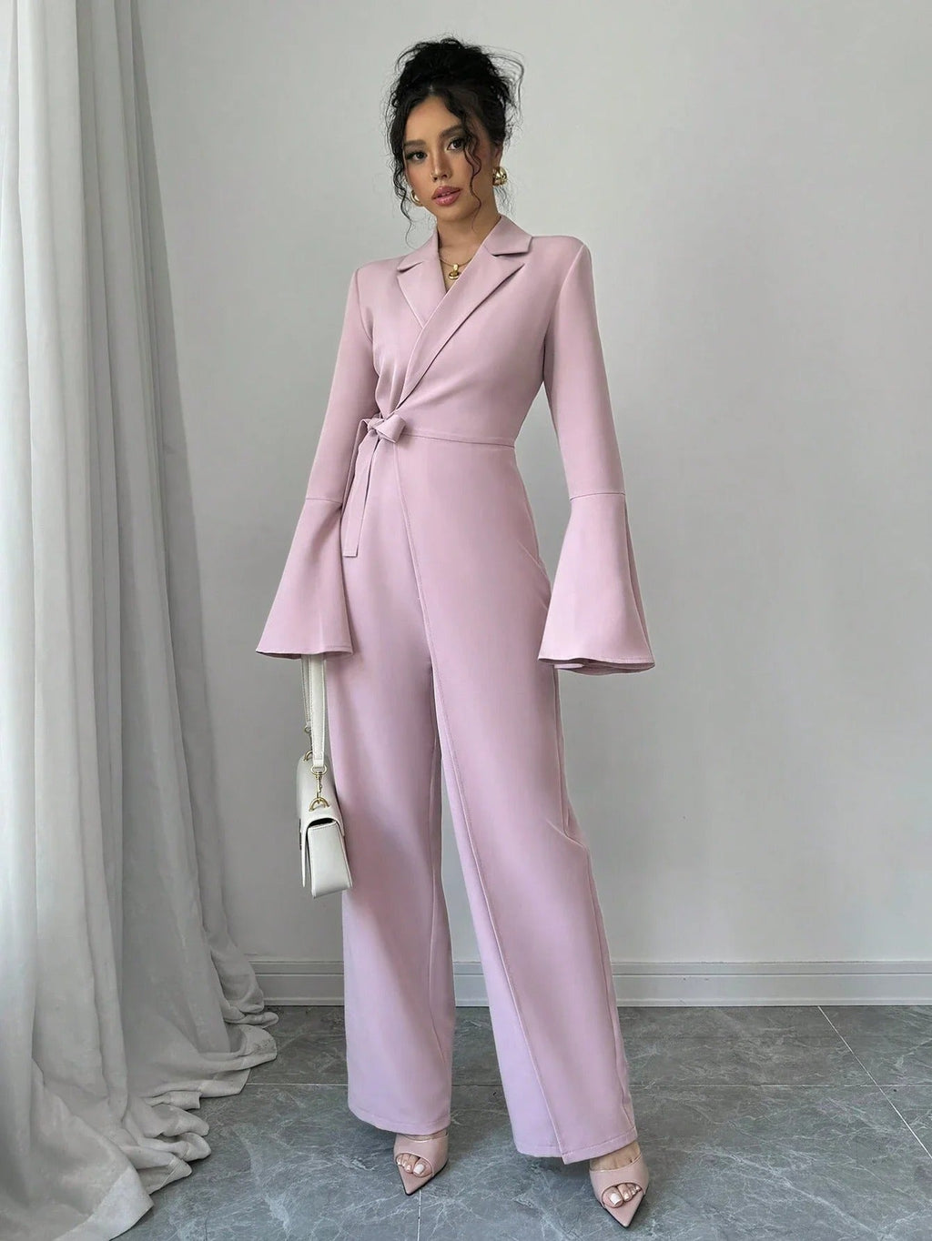 Skräddarsydd omlottjumpsuit för kvinnor – Strukturerad kavajinspirerad vida ben-ensemble
