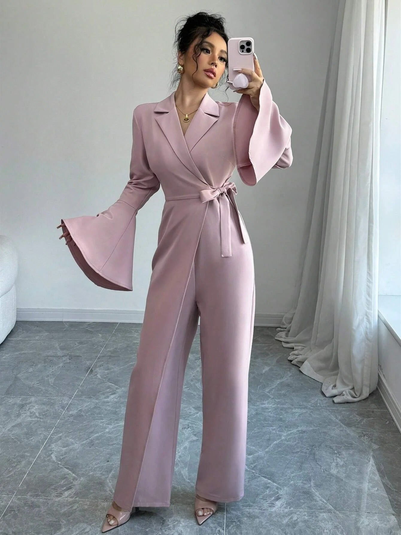 Skräddarsydd omlottjumpsuit för kvinnor – Strukturerad kavajinspirerad vida ben-ensemble