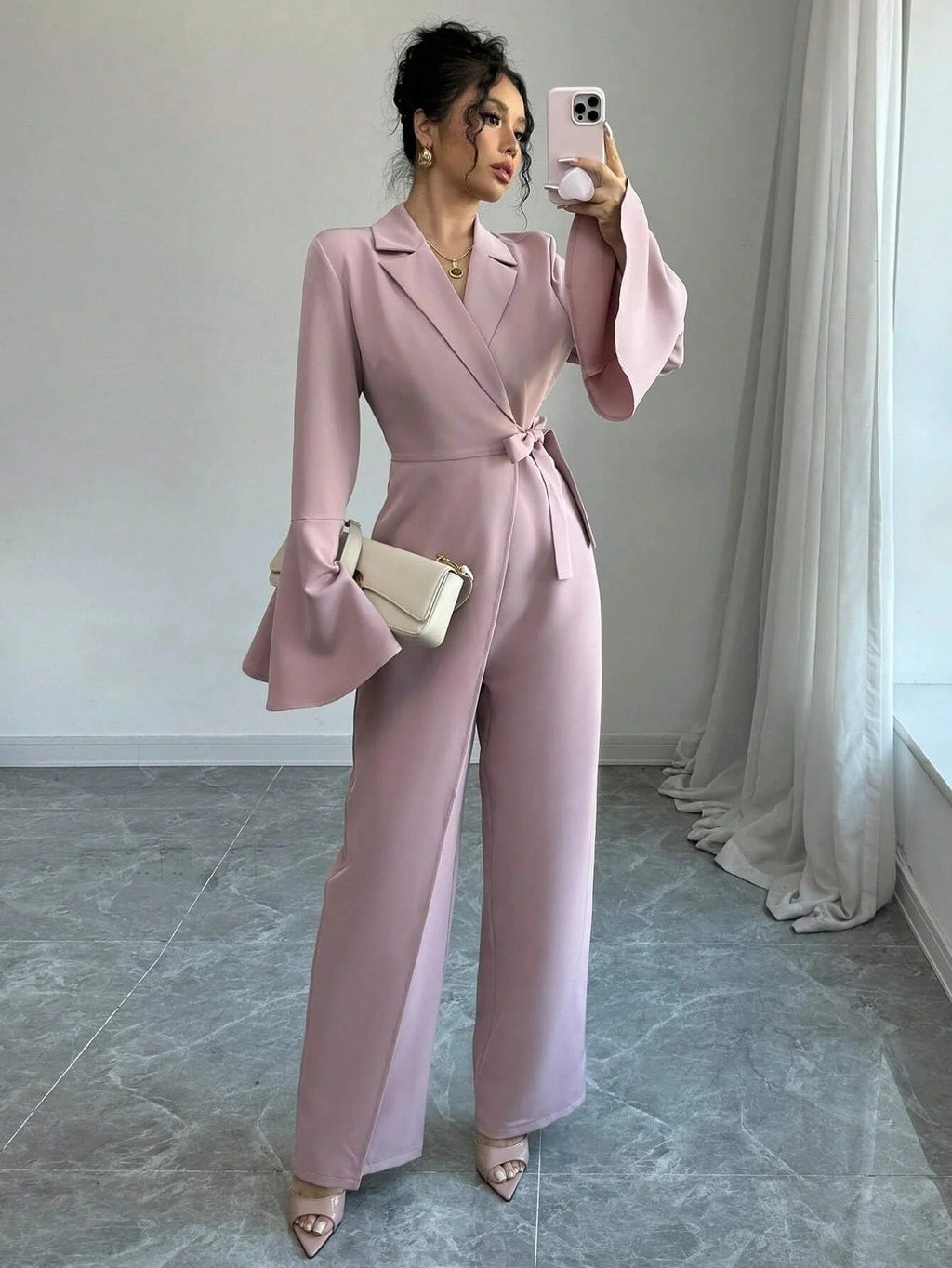 Skräddarsydd omlottjumpsuit för kvinnor – Strukturerad kavajinspirerad vida ben-ensemble