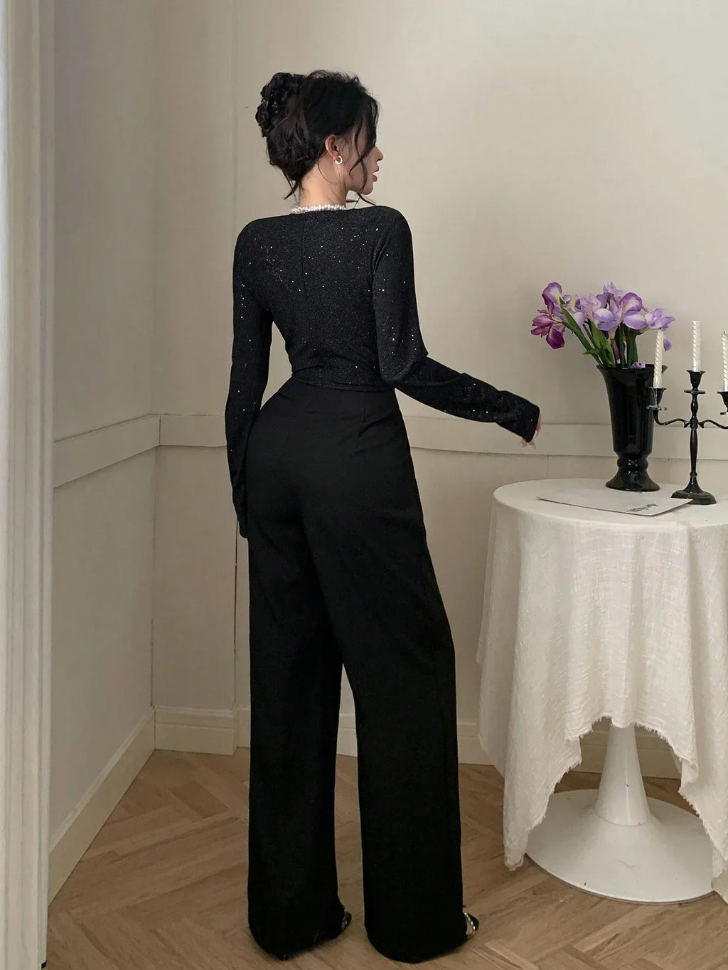 Damjumpsuit med skimrande överdrag och palazzo – Glamorös kvällsjumpsuit med vida ben