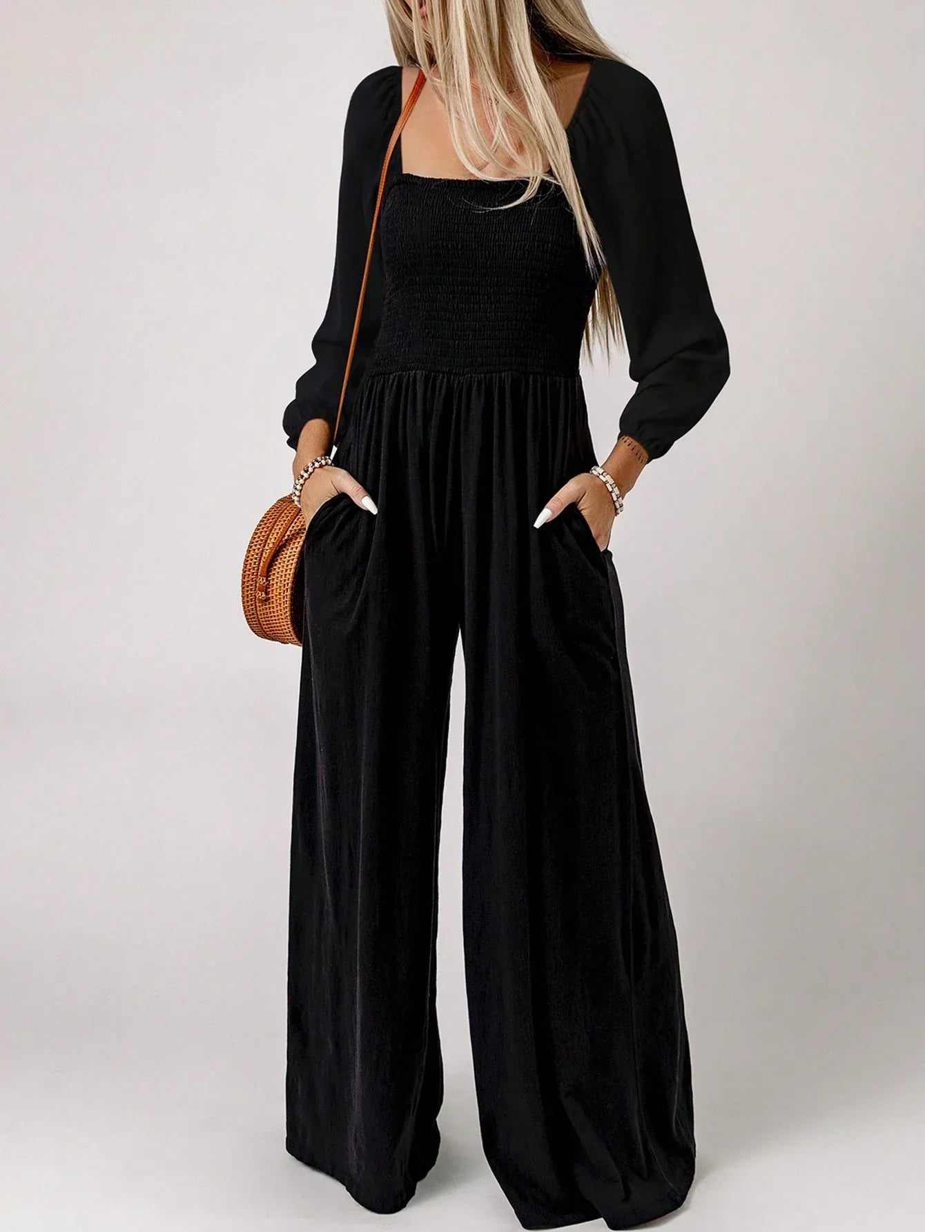 Damjumpsuit med charmig smockad midja – långärmad, avslappnad passform