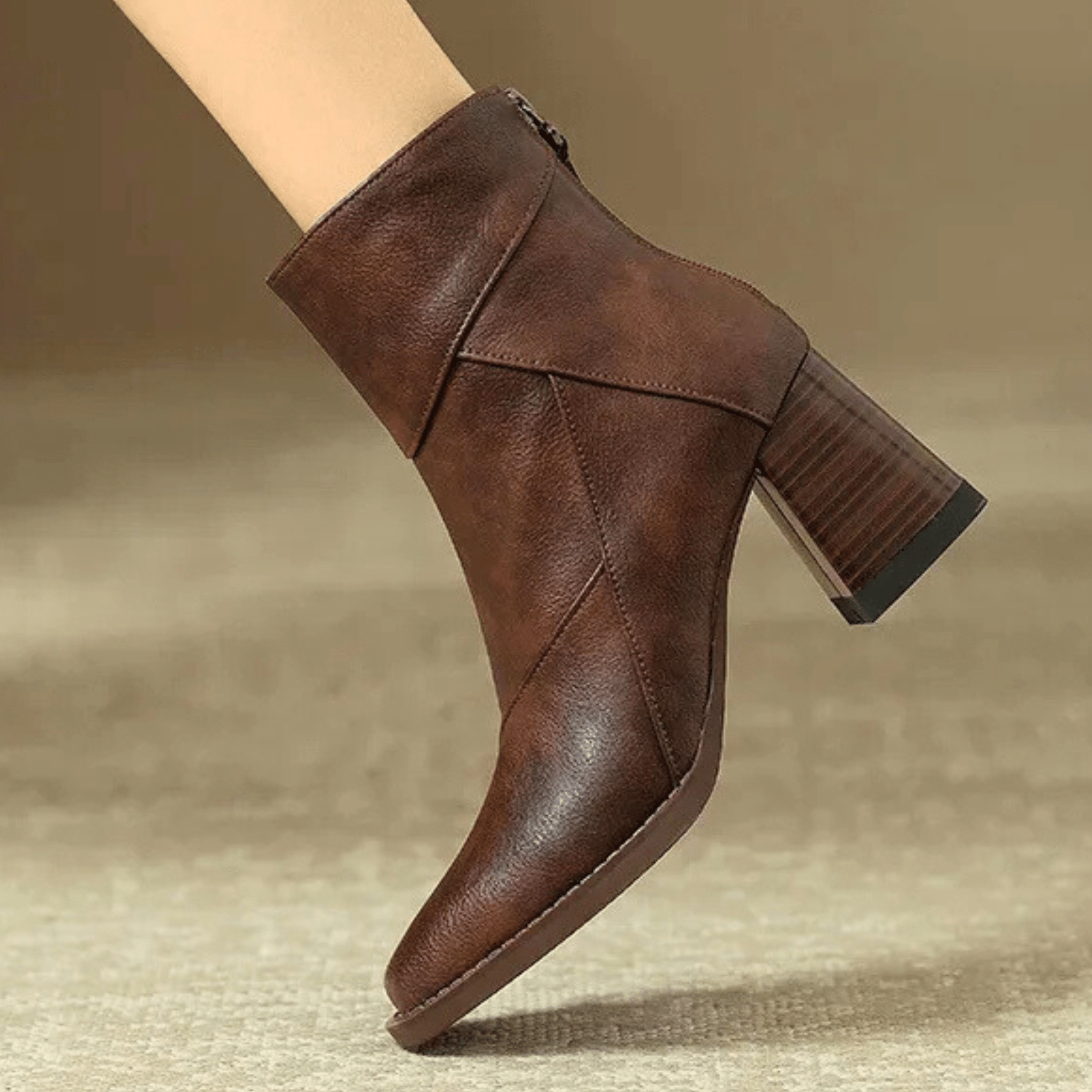 Leora | Ankelboots med dragkedja baktill och stapelhäl - Slitna korta skor