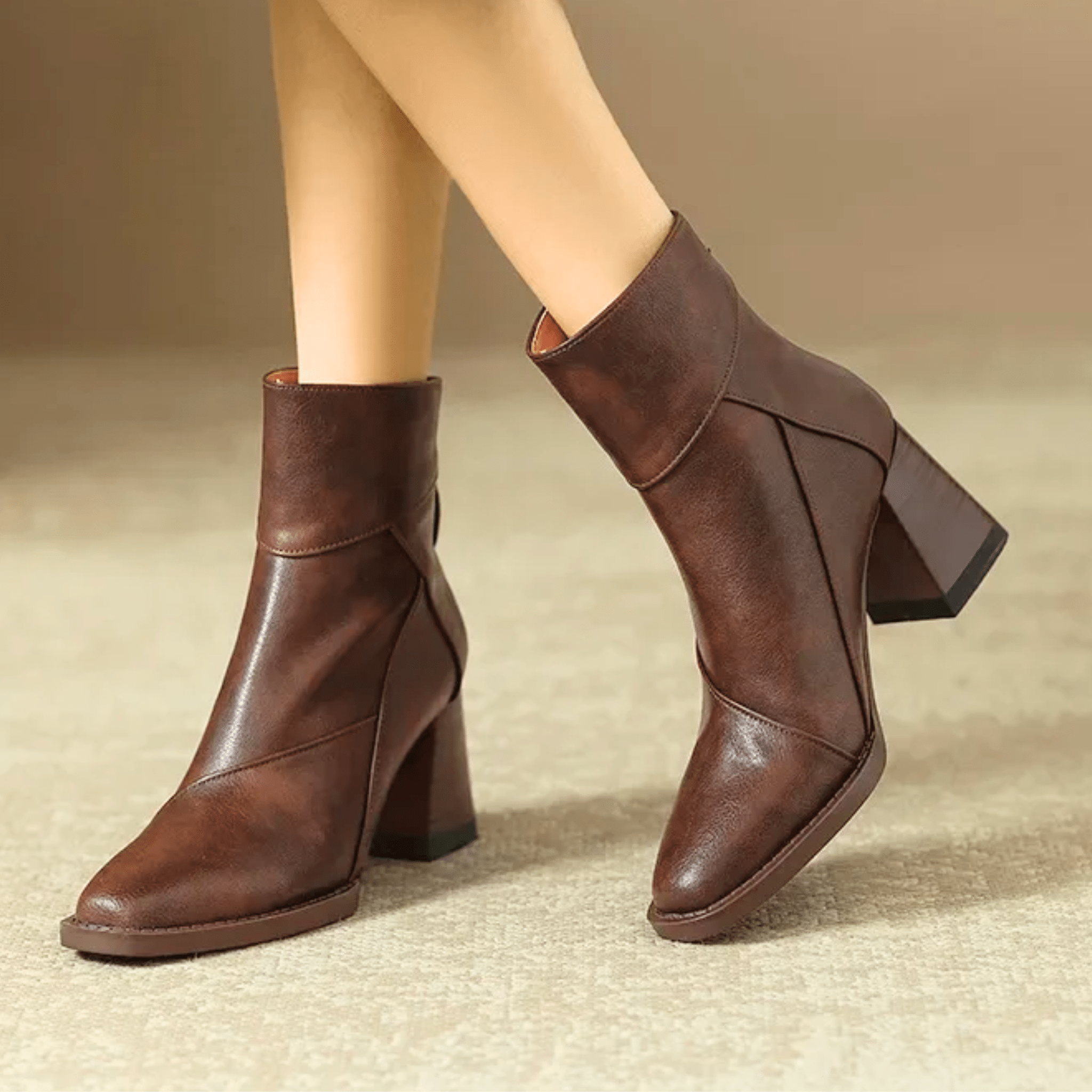 Leora | Ankelboots med dragkedja baktill och stapelhäl - Slitna korta skor