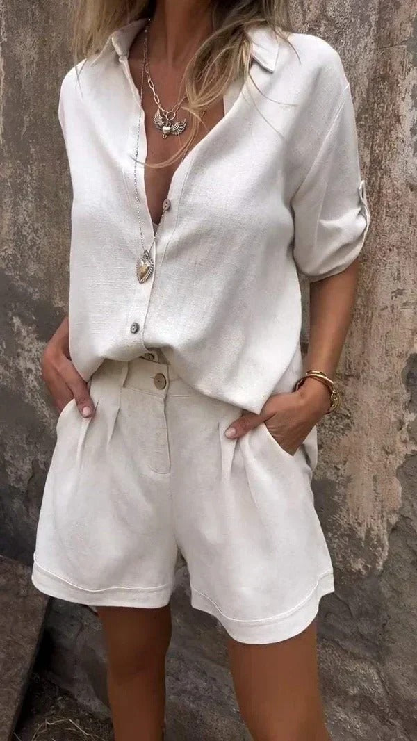 Estella | Set med knäppta shorts – avslappnad skjorta och matchande avslappnad tvådelad outfit