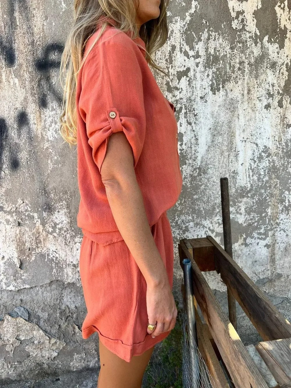 Estella | Set med knäppta shorts – avslappnad skjorta och matchande avslappnad tvådelad outfit
