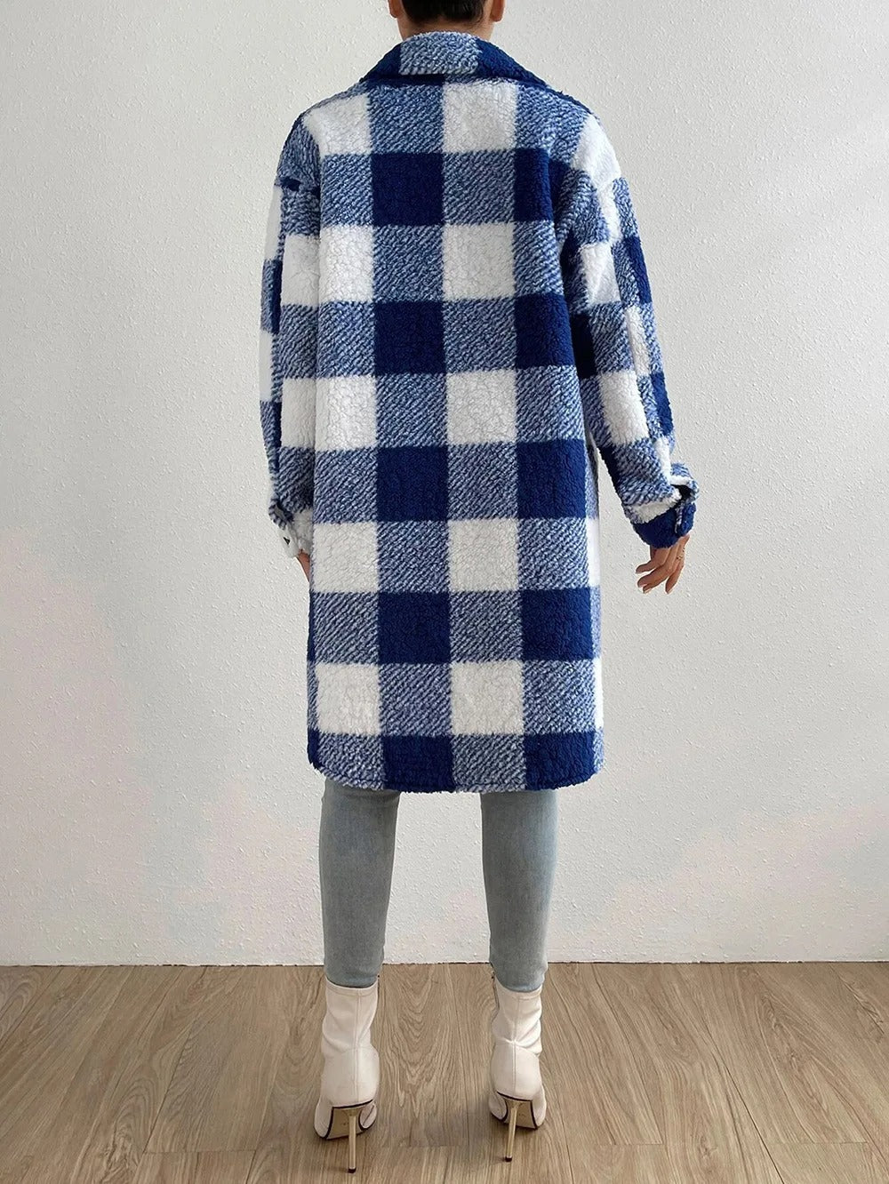Elle | Rutig lång kappa med knappar framtill och bröstfickor - Klassiskt elegant statement-ytterplagg