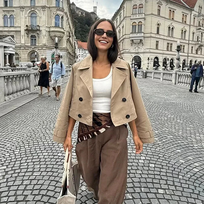 Simone | Dubbelknäppt trenchjacka med kort passform - Modern stadschic