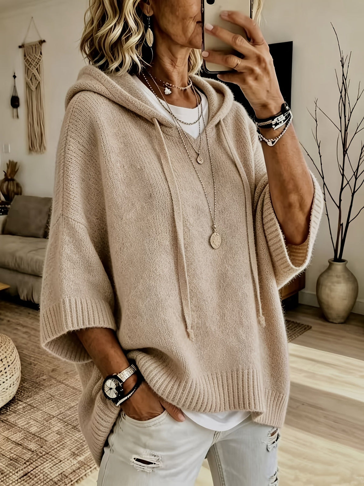 Catrine | Oversized huvtröja med dragsko – Stickat plagg med halvlång ärm och ribbade kanter