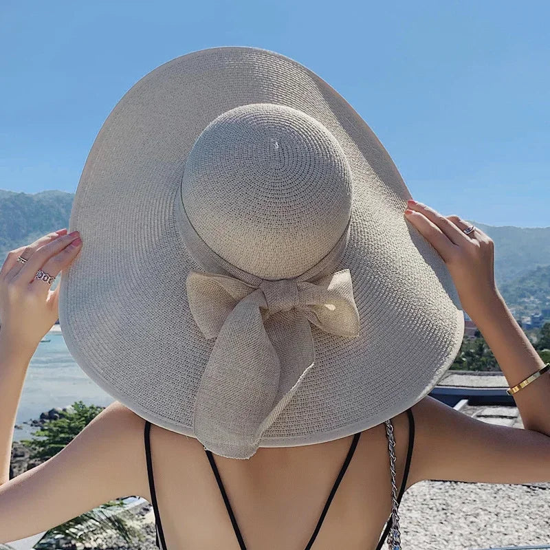 Damhatt i överdimensionerad stråstil – Bred brätte med bandrosett, sommar