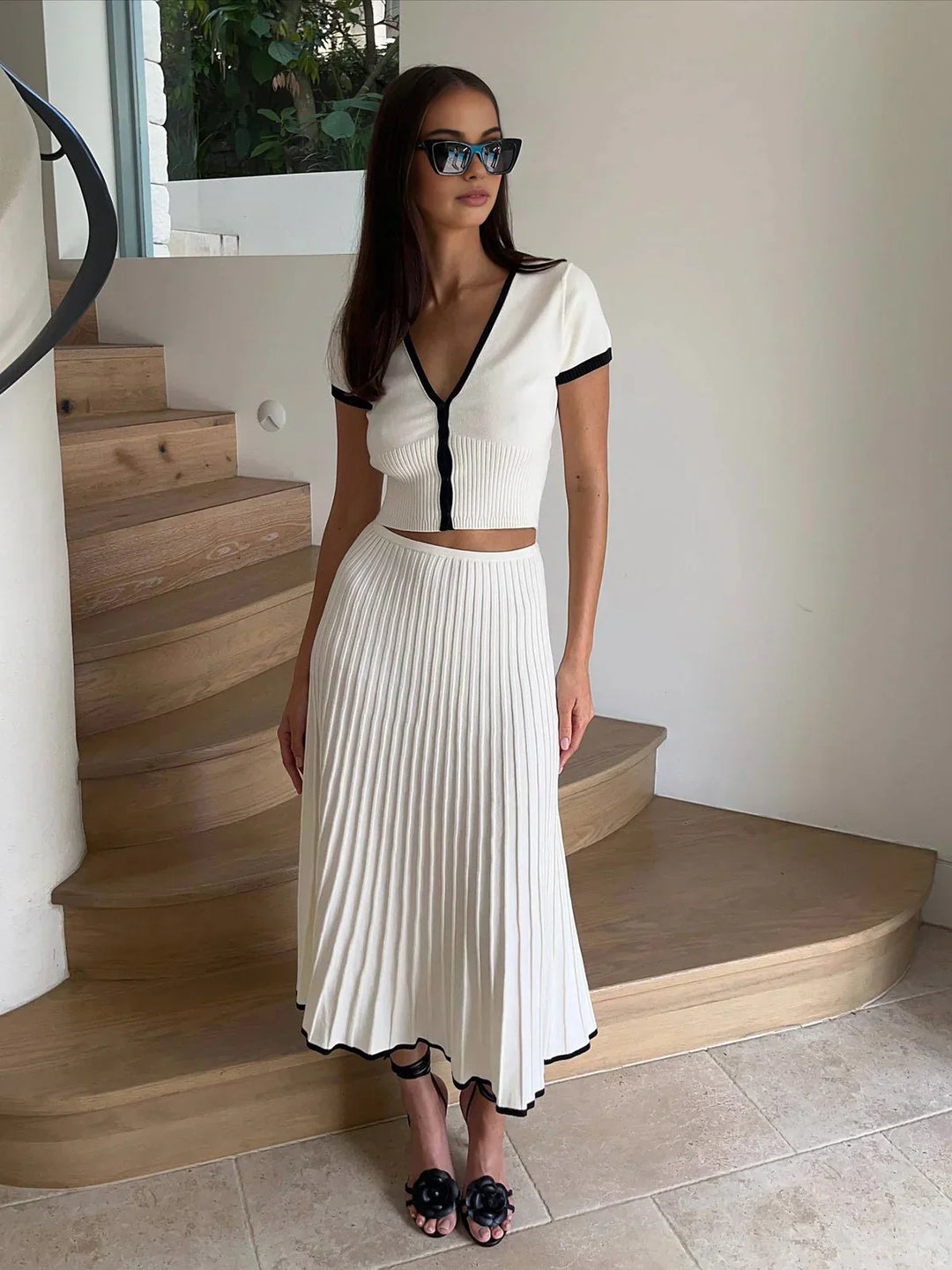 Aurelia | Ribbad kjolset – V-ringad crop top och veckad midiklänning i två delar