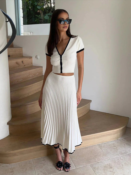 Aurelia | Ribbad kjolset – V-ringad crop top och veckad midiklänning i två delar