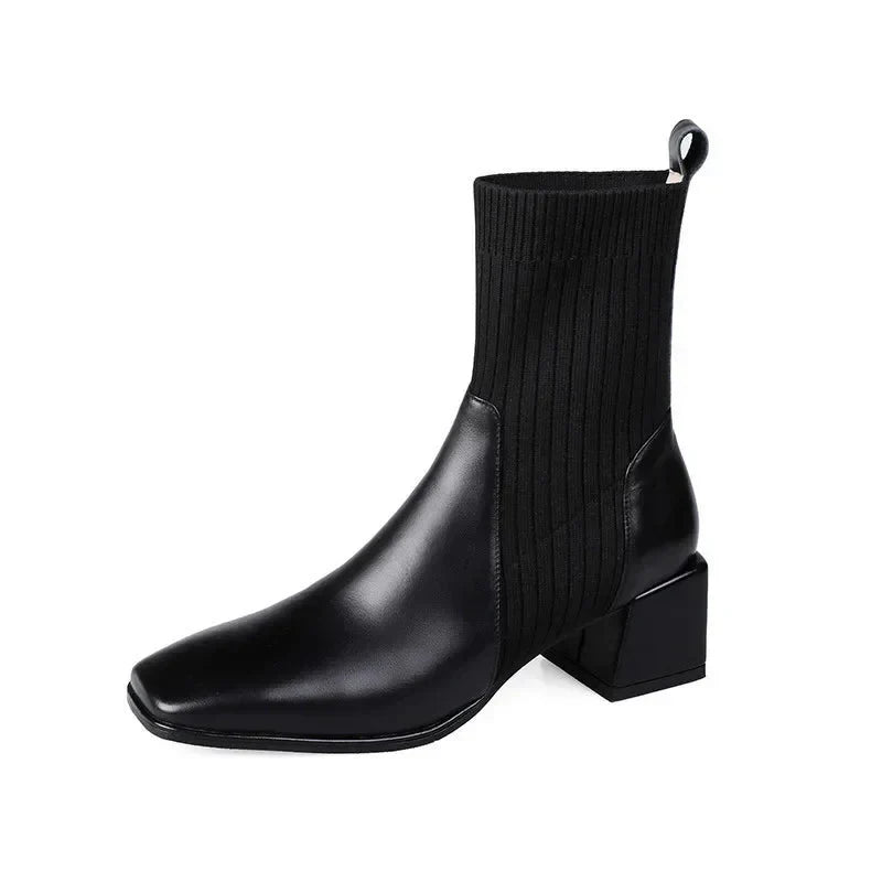 Daphne | Ribbstickade sockstövlar med blockklack - Snygga övergångsskor