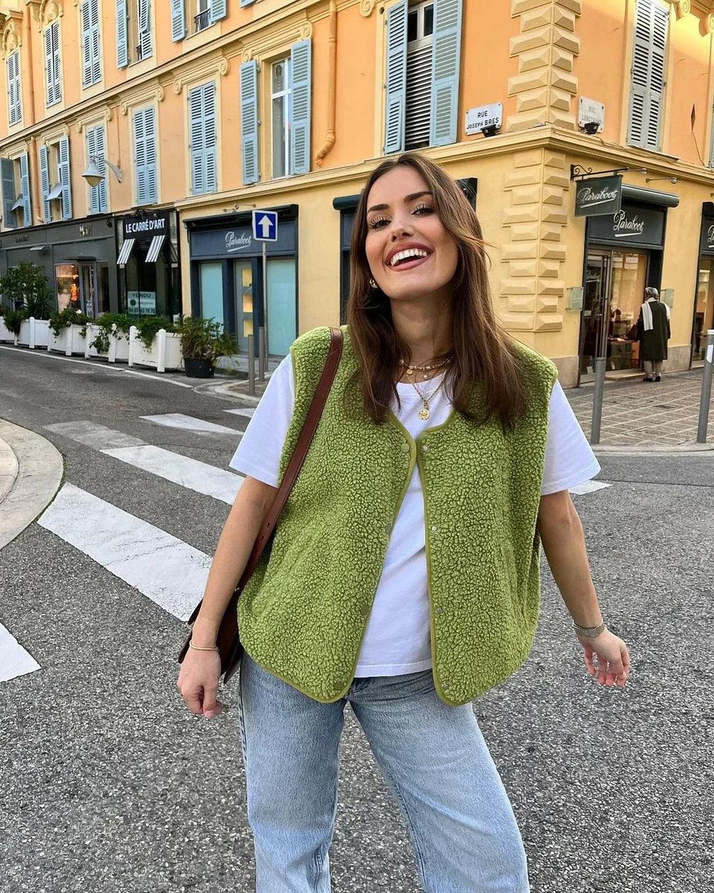 Layla | Ärmlös texturerad väst med tryckknappsknäppning - Minimalistisk lager-på-lager-klädsel