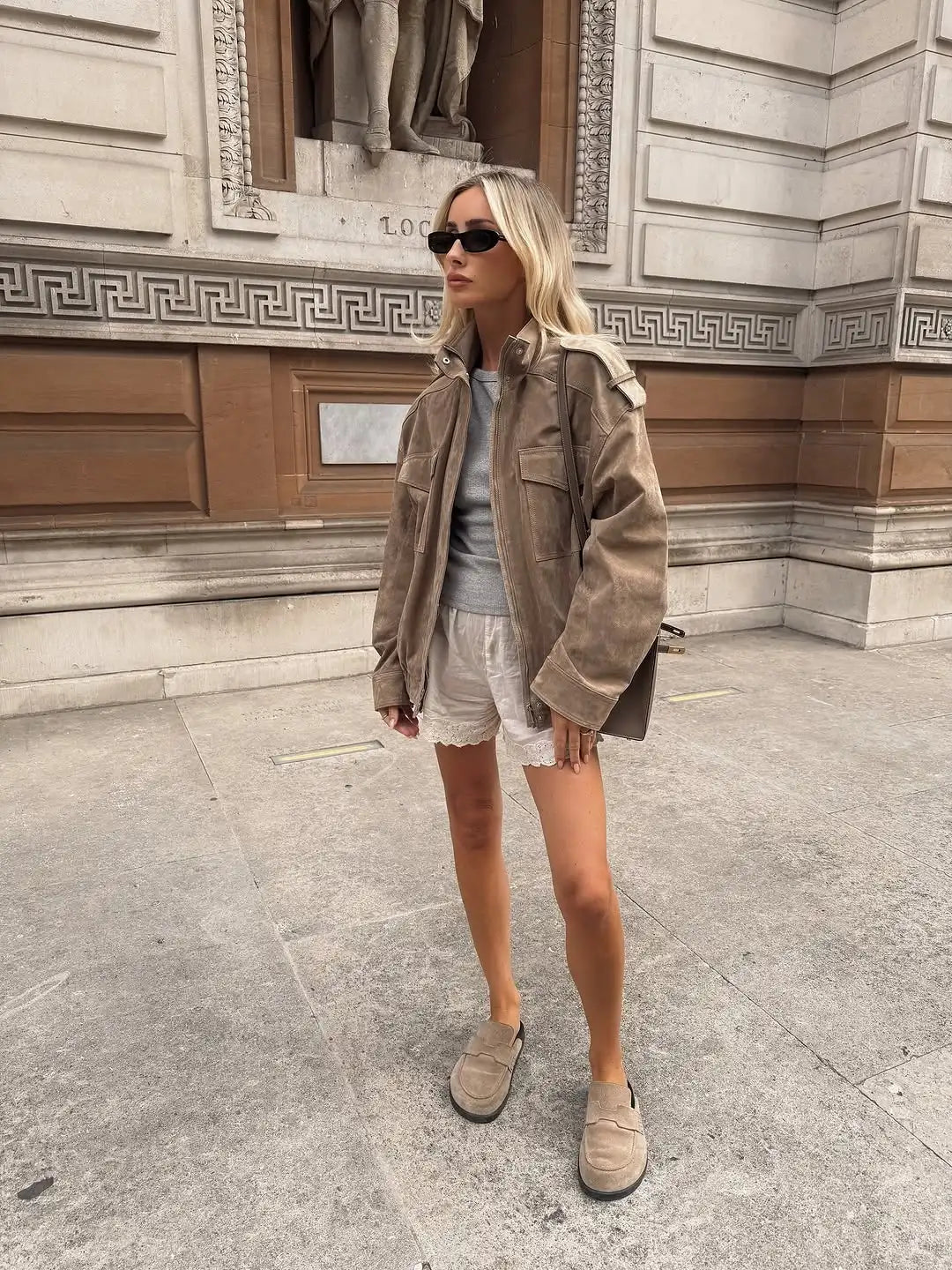 Veronica | Jacka med stående krage, dragkedja och fickor framtill - Urban Outerwear