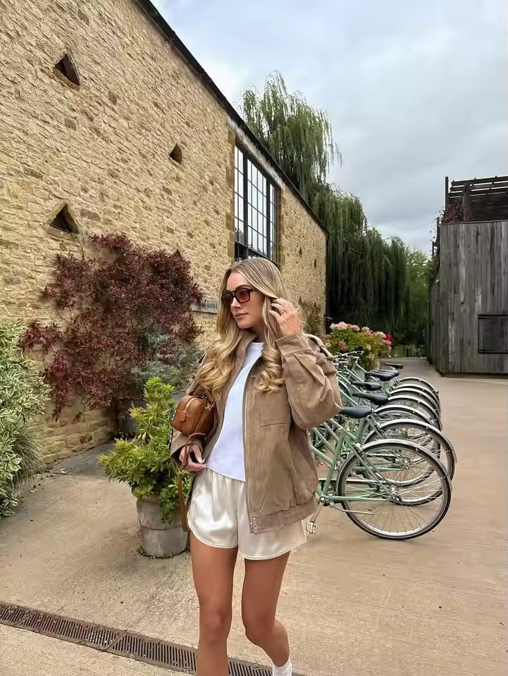 Veronica | Jacka med stående krage, dragkedja och fickor framtill - Urban Outerwear
