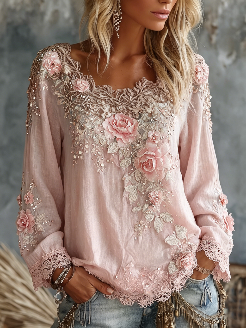 Kerstina | Blus med blomapplikationer, spetskant och rund halsringning – dekorerad långärmad vardagsblus