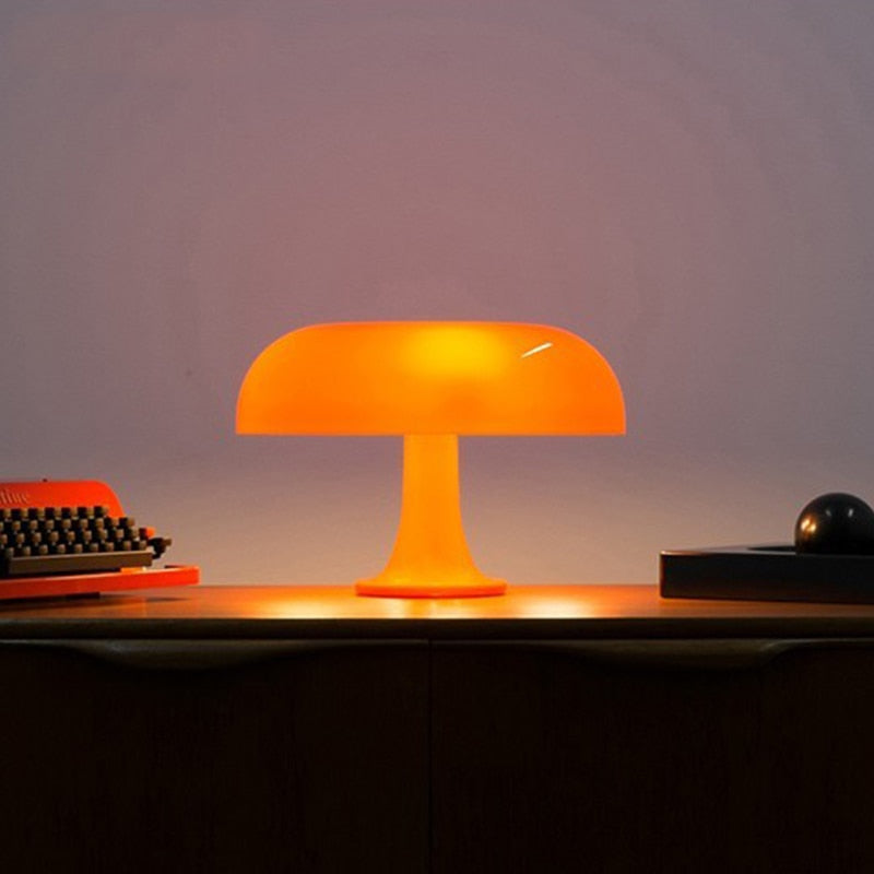 Svampformad minimalistisk bordslampa